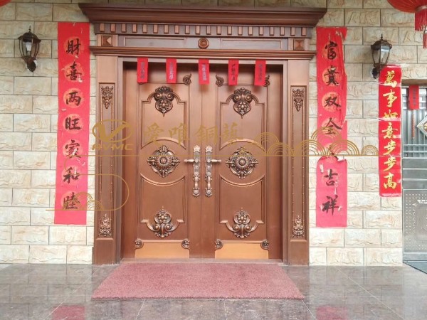江西贛州張總、羅總豪宅用上愛唯銅藝別墅銅門