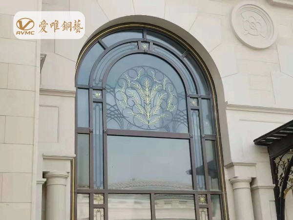 銅門(mén)給人一種藝術(shù)氣息