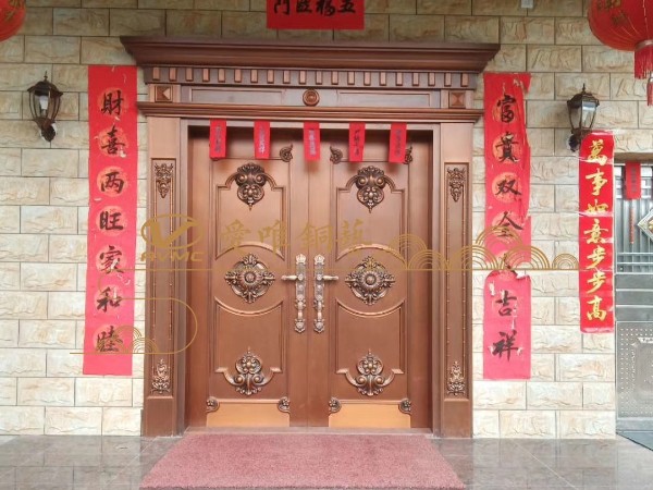 購(gòu)買(mǎi)別墅銅門(mén)我們應(yīng)該怎樣注意區(qū)分銅門(mén)的不同