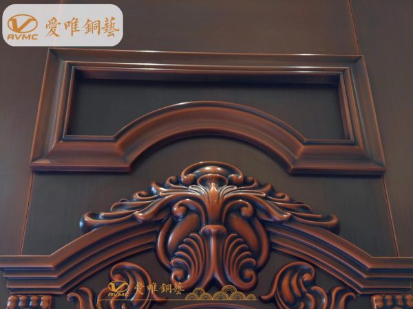 真銅門(mén)真的不會(huì)生銹嗎？佛山銅門(mén)廠家愛(ài)唯銅藝專業(yè)老師傅為您解答